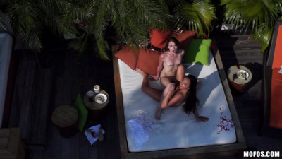 Inveigling Kacy Lane and Gianna Nicole's posing trailer