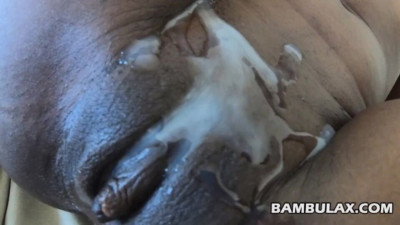 Smiling missy's amateur cumshot dirt