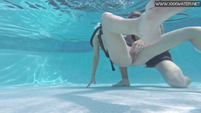 Minnie Manga and Minnie's big tits video by Underwater Show