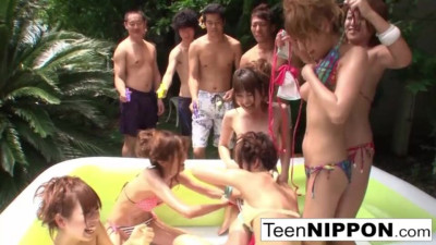 Irresistible squeeze - cumshot video - Teen Nippon