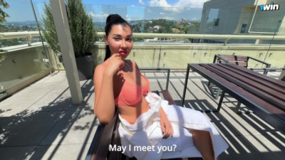 Smiling Melanie Queen's babe porn