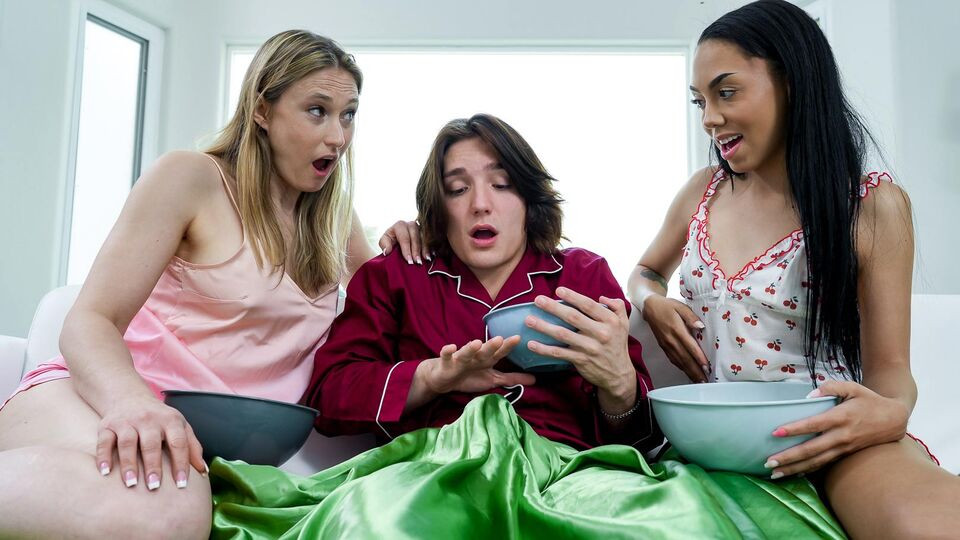 Ophelia Kaan and Bianca Bangs's ffm xxx by Mom Drips Free Porn Videos | BestPornHubs.