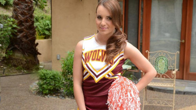 Amazing Jenna's posing scene