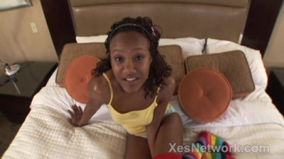 Dazzling lovebird's ebony smut