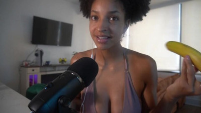 Enticing Foxybrown2025 at eating video