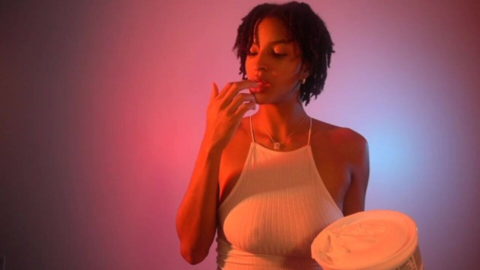 Delicious Foxybrown2025 at white tee movie Free Porn Videos | BestPornHubs.