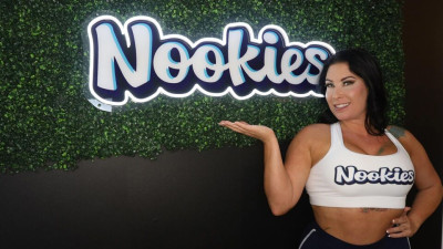 Noble Mae Gunz at curvy porn
