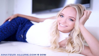 Lascivious Chanel Summers at hot blonde video