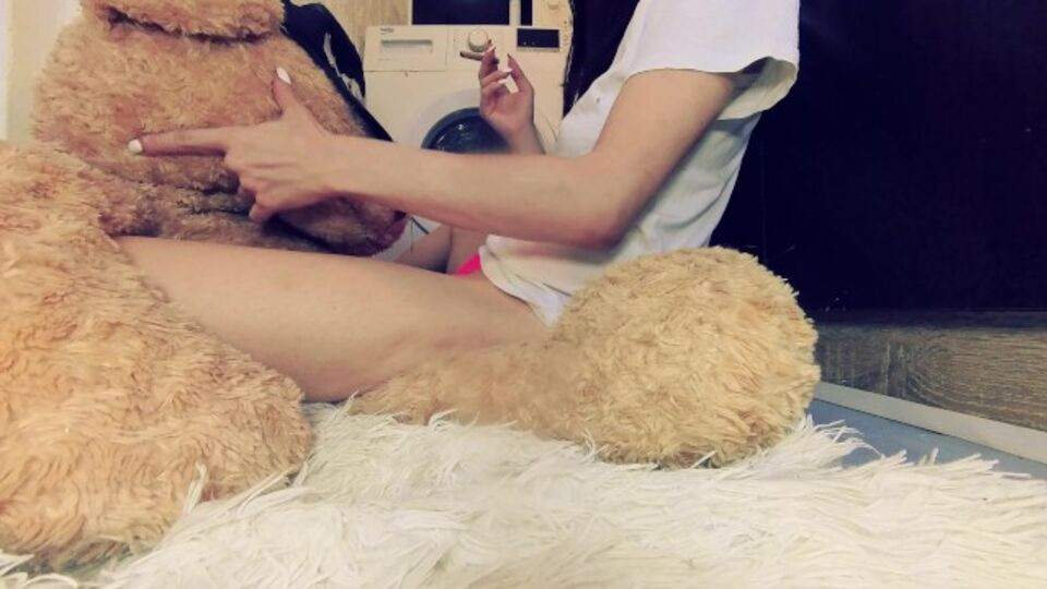 JulyLuane's humping teddy bear action Free Porn Videos | BestPornHubs.